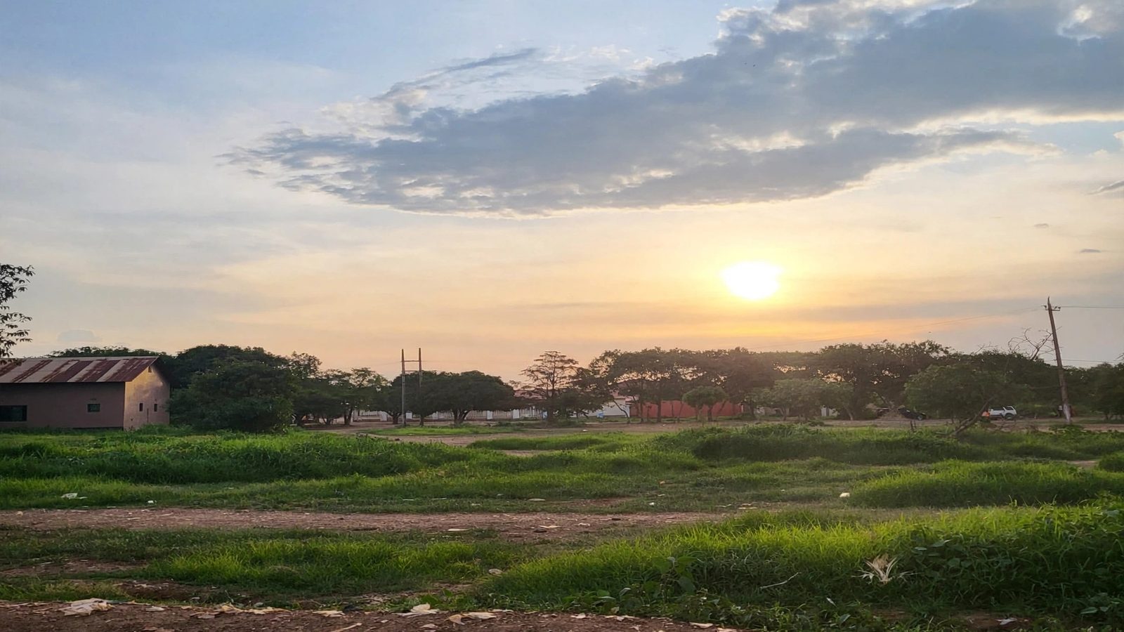 Image exclusive à Environ Média : couché du soleil vue du campus universitaire de l'UNILU
